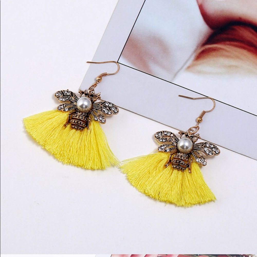 Bohemian vintage bumblebee with pearl earring